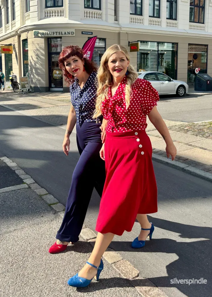 Eva kortärmad skjorta med rosett - rödprickig - Bild 3
