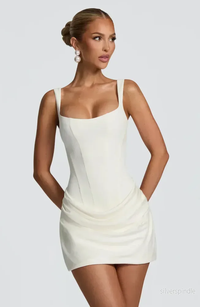 Mia | Elegant Kort Klänning Dam Med Draperad Design