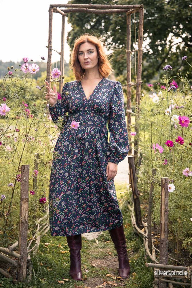 Cotton V-neck midi dress - Navy flowers