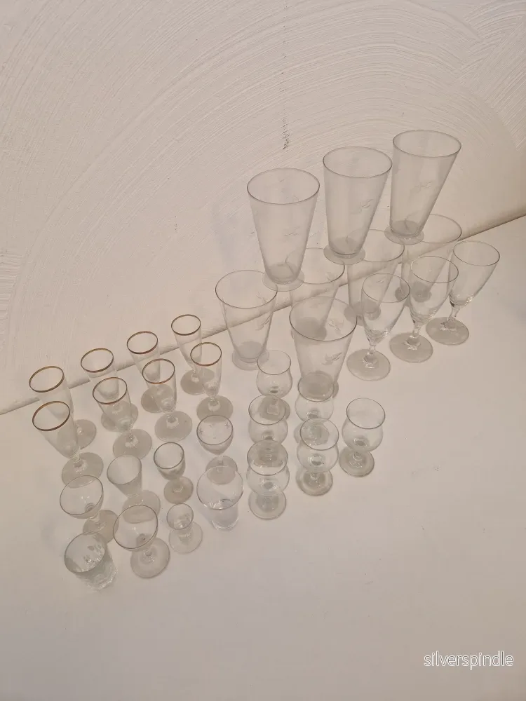 Diverse glas enligt beskrivning