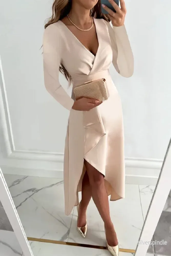 Sophie | Elegant Figurnära Midiklänning Dam med Strukturerad Silhuett Sophie | Elegant Figurnära Midiklänning Dam med Strukturerad Silhuett