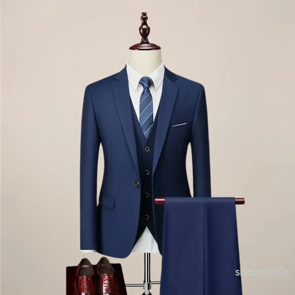 Elegant Kostym Herr | Tredelad Slim Fit Kostym med Skräddarsydd Design | Perfekt för Bröllop och Formella Tillfällen Elegant Kostym Herr | Tredelad Slim Fit Kostym med Skräddarsydd Design | Perfekt för Bröllop och Formella Tillfällen