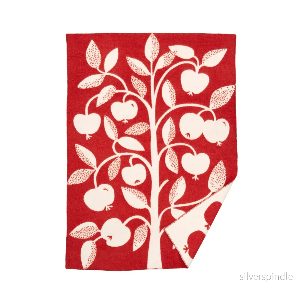 Apple Apple