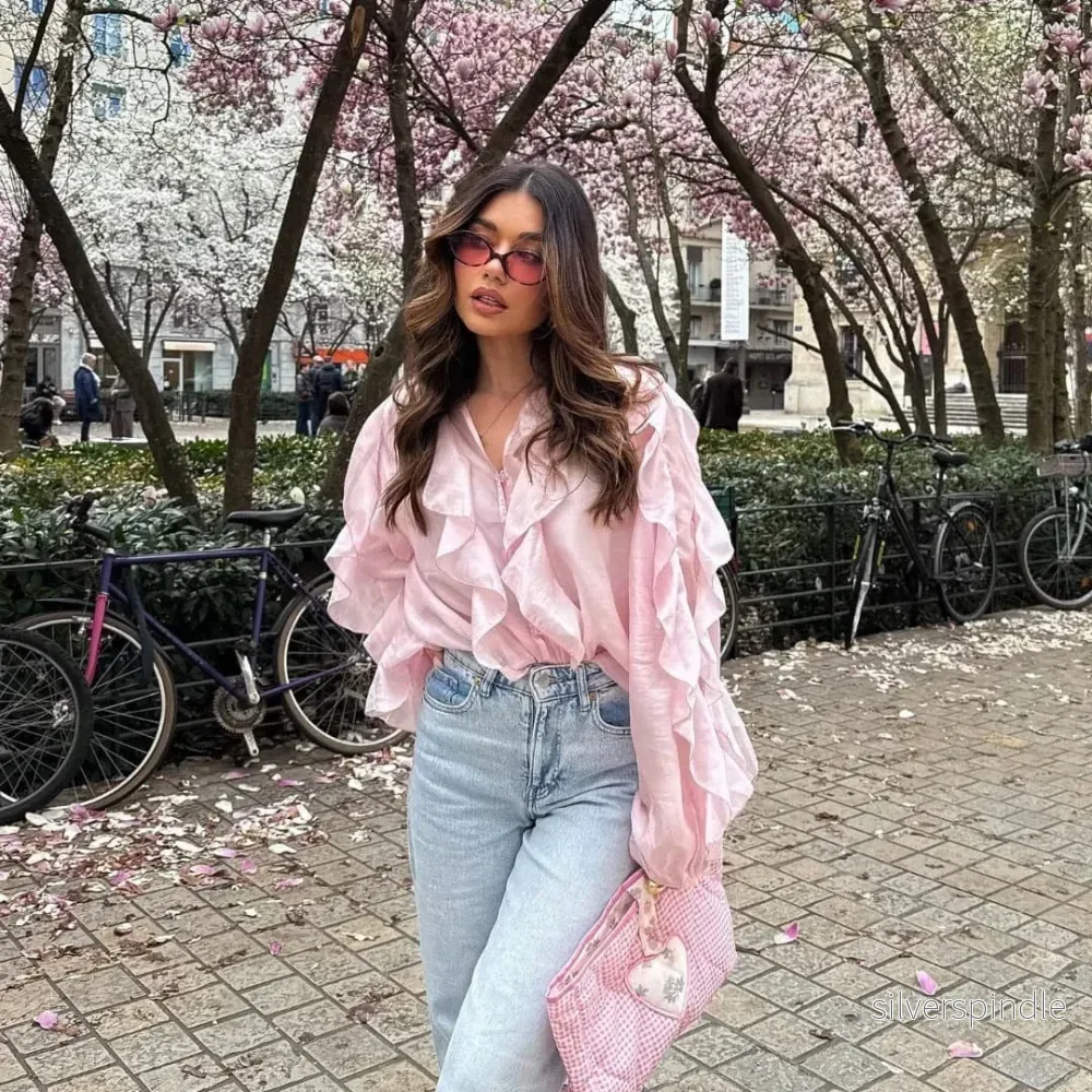 Emma | Elegant Långärmad Blus med Volangdetaljer Emma | Elegant Långärmad Blus med Volangdetaljer