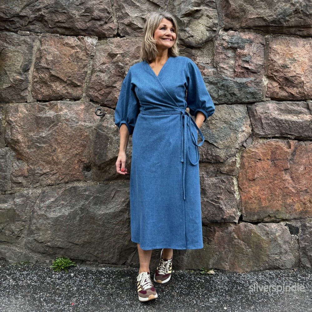 Symönster Maja omlottklänning med ballongärm - Bild 2