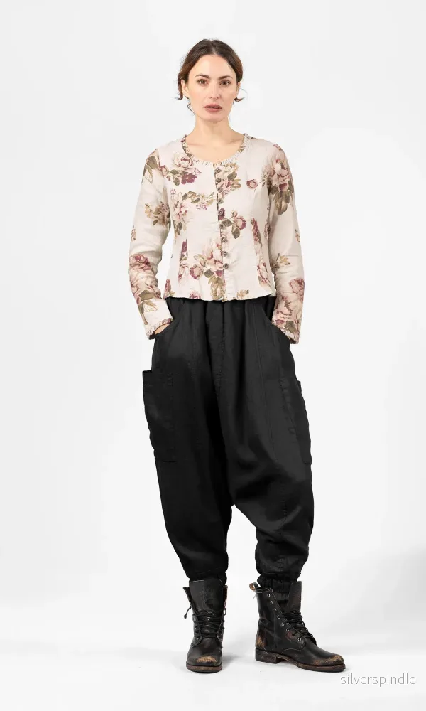 Blus med volangdetaljer, figursydd Blus med volangdetaljer, figursydd