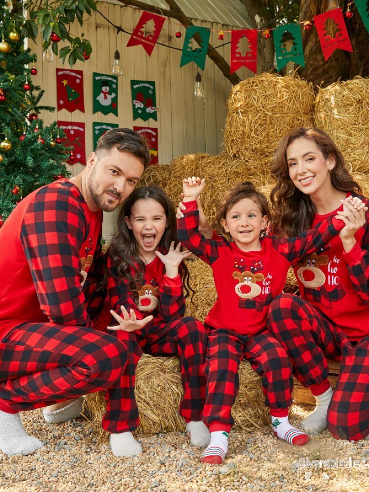 Familjepyjamas Set | Röd Julpyjamas med Renmönster & Buffelrutigt | Mysig och Bekväm för Jultraditioner - Bild 2