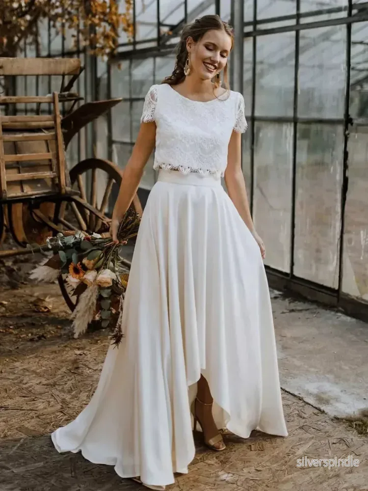 Elegant Tvådelad Brudklänning med Spetstopp och Flödande Maxikjol för Romantiska Bröllop Elegant Tvådelad Brudklänning med Spetstopp och Flödande Maxikjol för Romantiska Bröllop