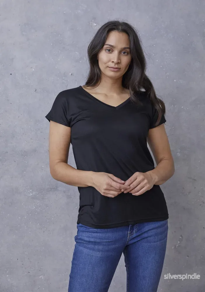 Nugga V-Neck T-Shirt - Black
