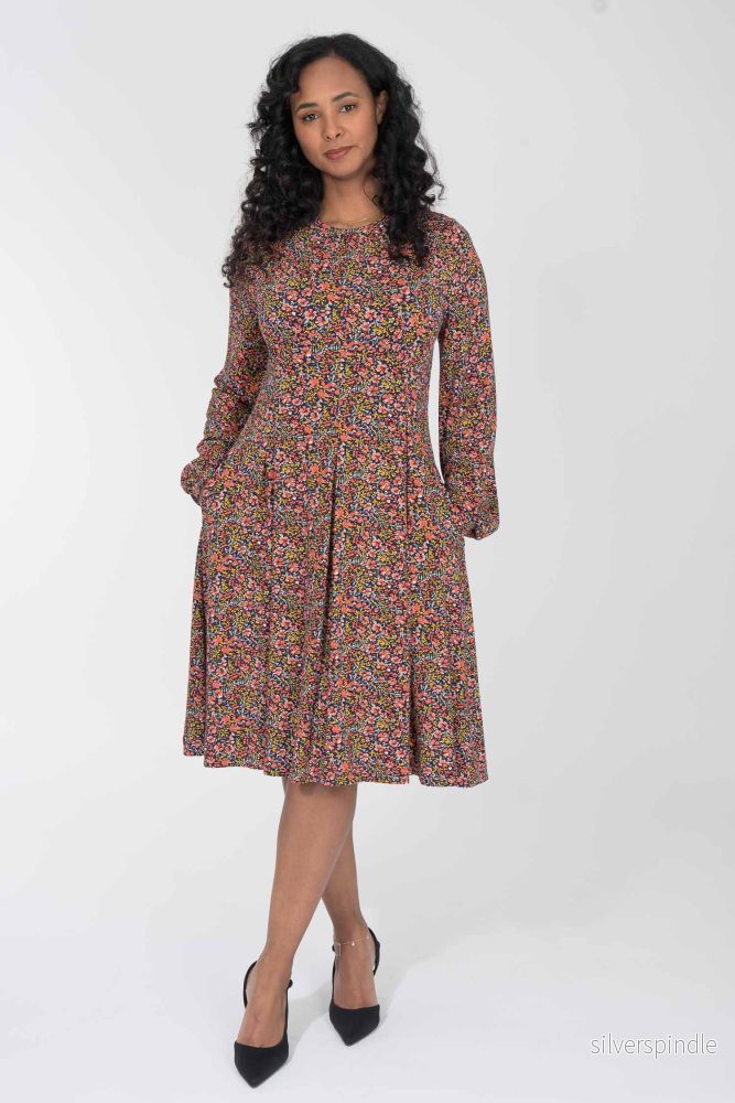 Pleated waist short jersey dress - Navy flowers - Bild 3