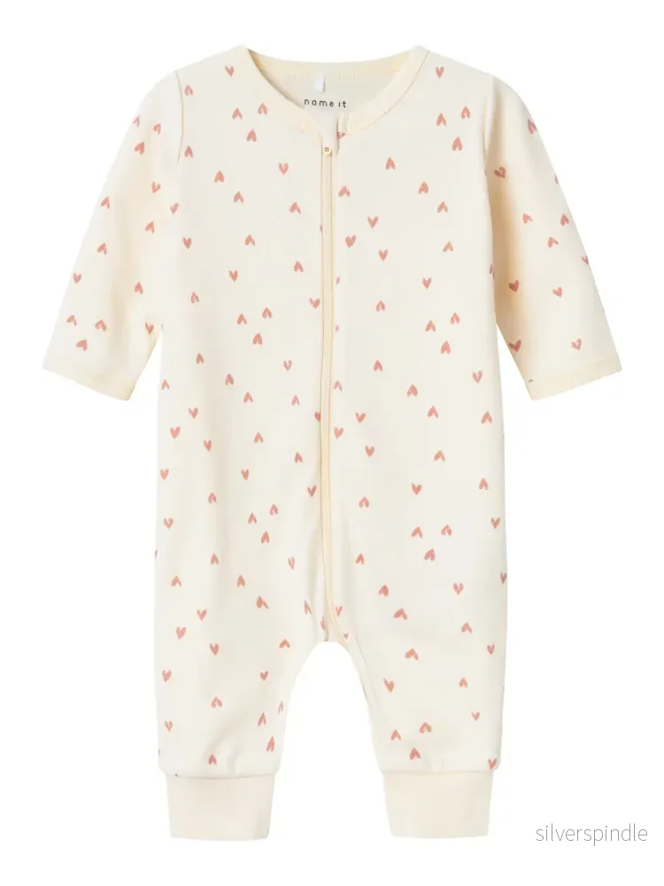 Pyjamas med hjärtan