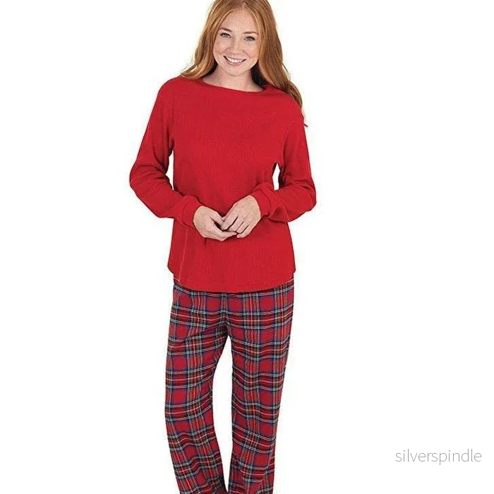 Familjejulpyjamas | Röd Matchande Julpyjamas med Mjuk T-Shirt och Rutiga Byxor | Bekväm Design för Mysiga Julnätter - Bild 3