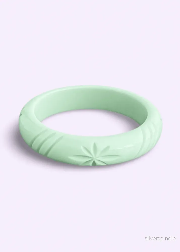 Smalt armband i 1950-talsstil – mint