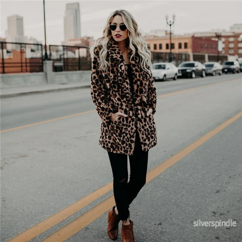 Elegant Leopard Vinterkappa Dam med Slim Fit Design | Mysig och Stilig för Kalla Dagar - Bild 2