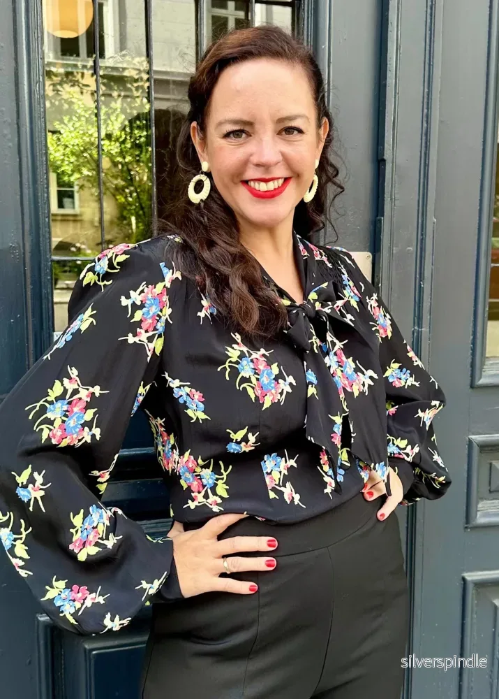 Eva Långärmad skjorta - svart blommig dansare - Bild 2