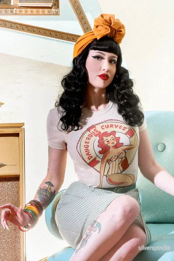 T-shirt i 1950-talsstil - Dangerous curves - Bild 3