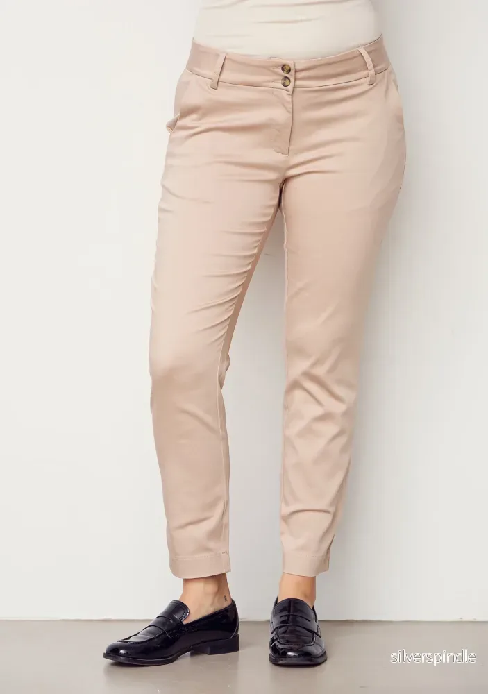 Isay Chino Pant – Dark Sand Isay Chino Pant – Dark Sand