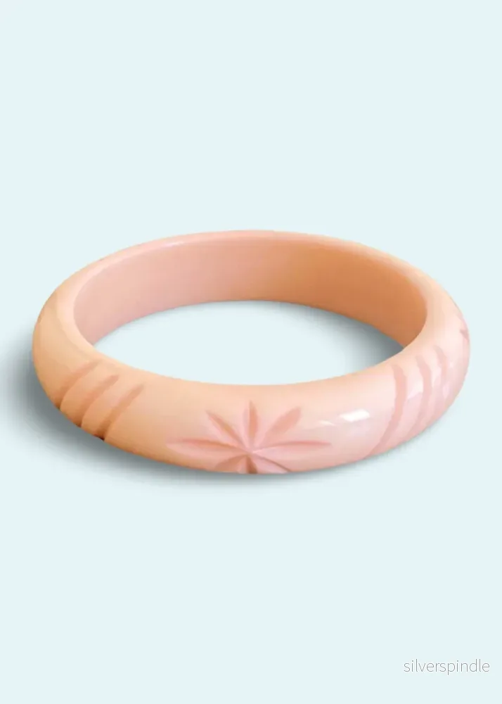 Smalt armband i 1950-talsstil - persika