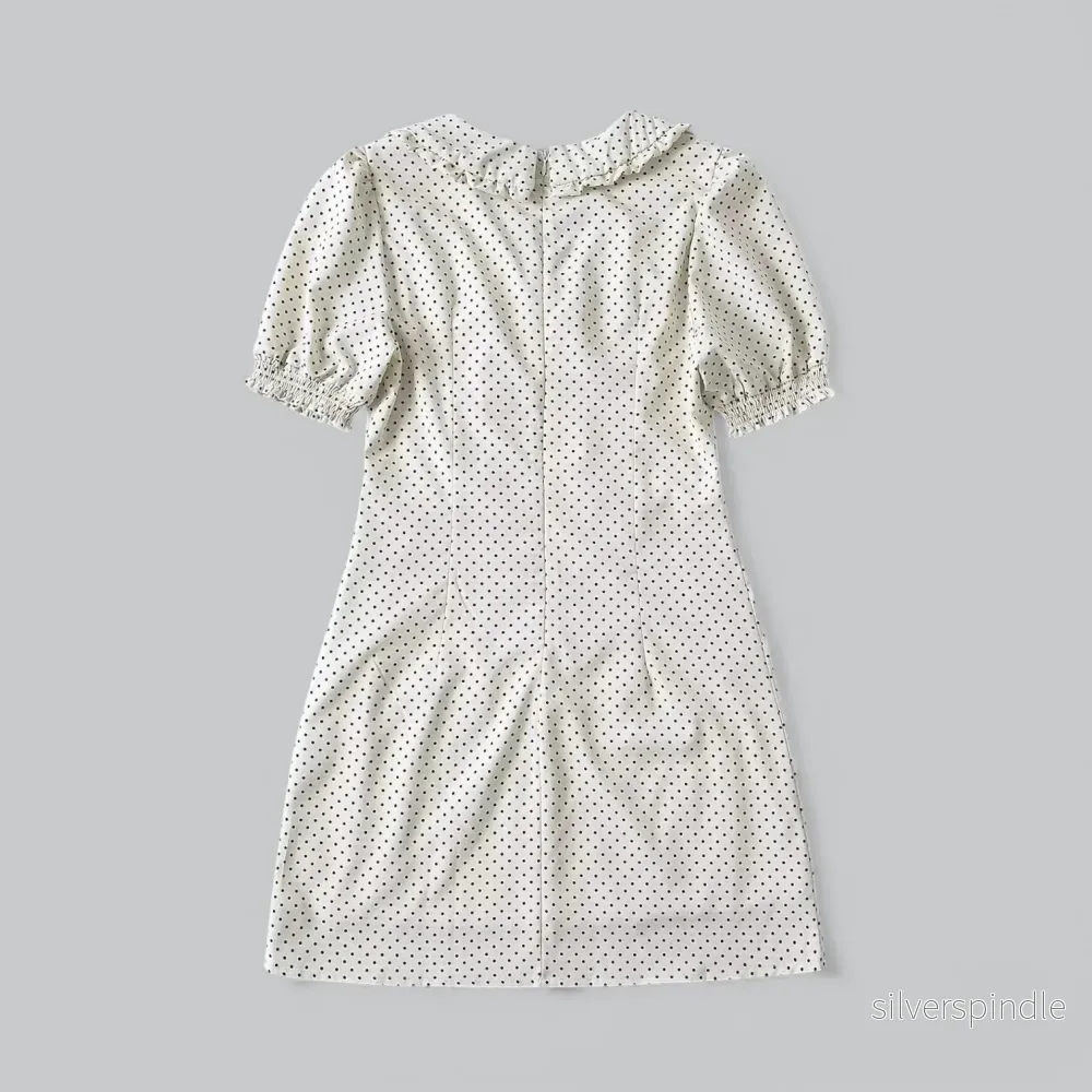 Prickig Mini Klänning med Puffärmar i Lätt Tyg | Tidlös Design för Eleganta Sommardagar - Bild 3