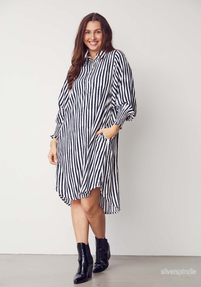 Asta Smock Dress - Creamy w/Black - Bild 2