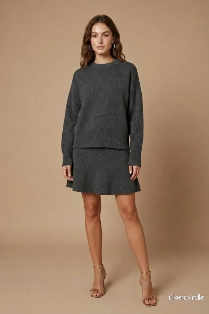 Elegant Tvådelat Set Dam Kjol med Långärmad Tröja | Smickrande Passform för Avslappnad Stil Elegant Tvådelat Set Dam Kjol med Långärmad Tröja | Smickrande Passform för Avslappnad Stil