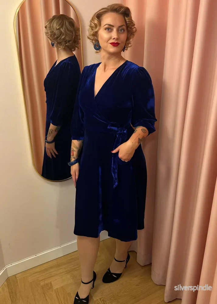 Jane omlottklänning med 3/4 ärmar - blå velour - Bild 2
