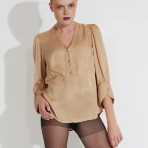 MAJLENA BLUS – Toffee MAJLENA BLUS – Toffee