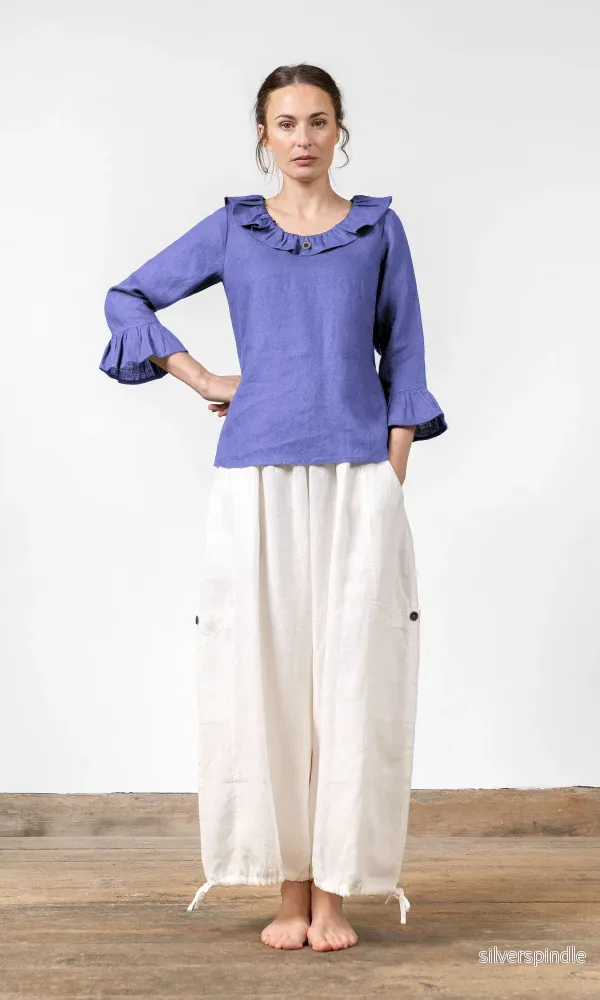 Linneblus med volanger, rak modell Linneblus med volanger, rak modell