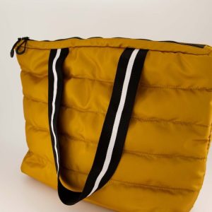 QUILTAD TOTE TRÄNINGSVÄSKA – Senaspsgul QUILTAD TOTE TRÄNINGSVÄSKA – Senaspsgul
