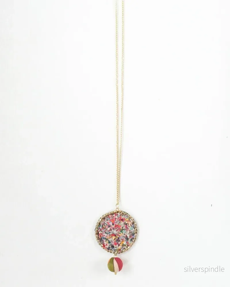 Halsband Recycle Medaljong