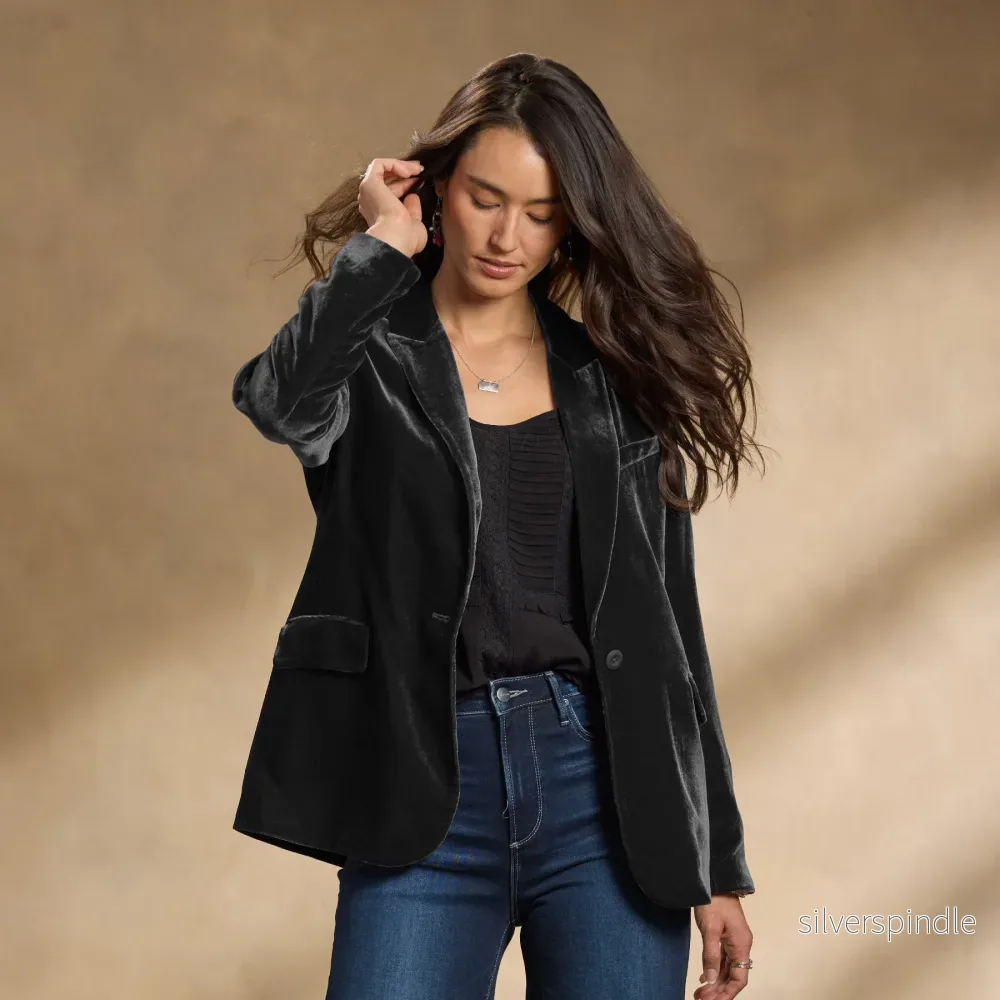 Sofia | Elegant Slim Fit Kostymkavaj Med Guldfärgad Sammet Sofia | Elegant Slim Fit Kostymkavaj Med Guldfärgad Sammet