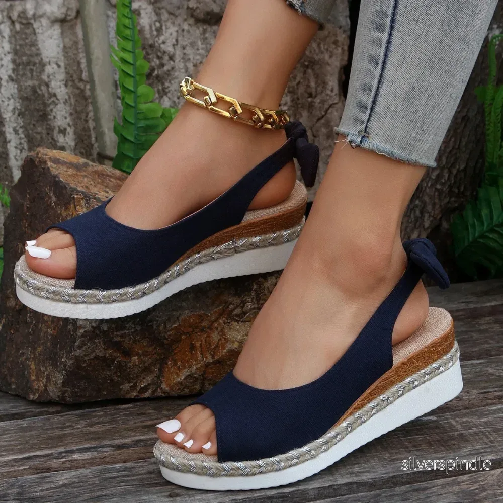Mia | Eleganta Sommarkilsandaler med Slingback och Rund Tå - Bild 3