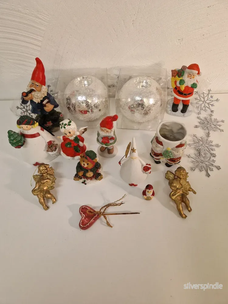 Parti julrelaterat, bl.a figuriner