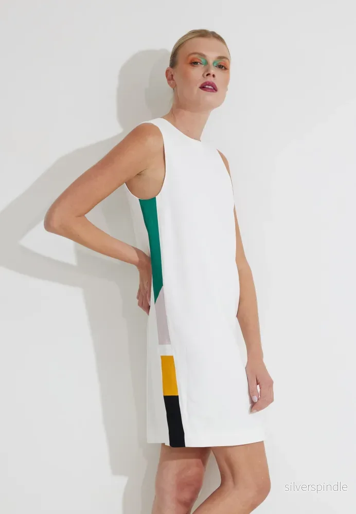 ABITO DRESS – Vit med mönster ABITO DRESS – Vit med mönster