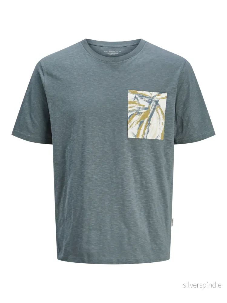 T-shirt med mönstad ficka