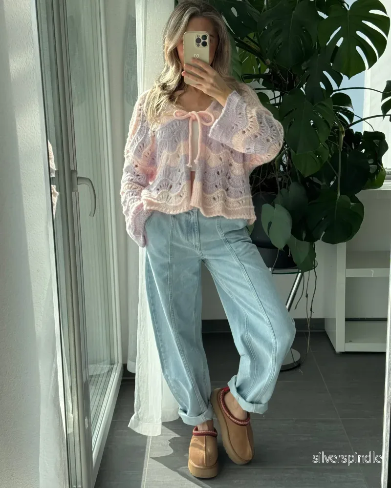 Emily | Ljusblå Vida Ben Jeans med Mellanhög Midja Emily | Ljusblå Vida Ben Jeans med Mellanhög Midja