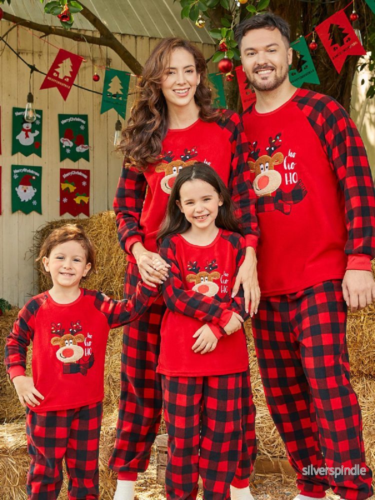Familjepyjamasset | Röd Julpyjamas med Renmönster & Buffelrutigt | Mysig och Bekväm för Jultraditioner